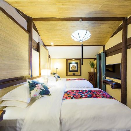 Lijiang Yuntian Palace Hotel Exterior photo